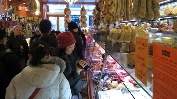 Discover where the best foodstuff is sold! Bologna Tamburini